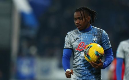 Mola Lookman Celebrates African Player of the Year Award with Atalanta Fans