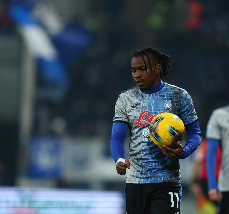 Mola Lookman Celebrates African Player of the Year Award with Atalanta Fans