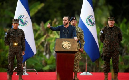 El Salvador Imprisons 300 Gang Members Deported from the U.S.