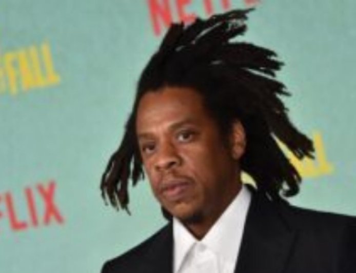 AY-Z GETS THOUSANDS OF FANS TO SING “HAPPY BIRTHDAY” TO BEYONCÉ!
