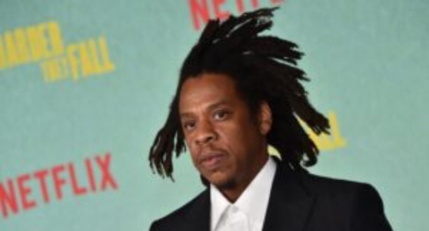 AY-Z GETS THOUSANDS OF FANS TO SING “HAPPY BIRTHDAY” TO BEYONCÉ!