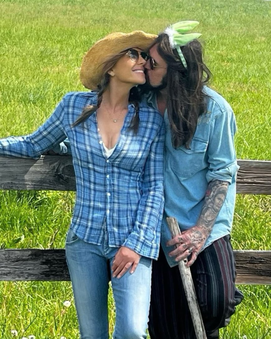 Elizabeth Hurley and Billy Ray Cyrus Share Another PDA-Filled Moment on Instagram
