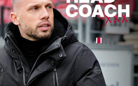 Liverpool Clears Path for Heitinga’s Return to Ajax Amid Advanced Coaching Talks