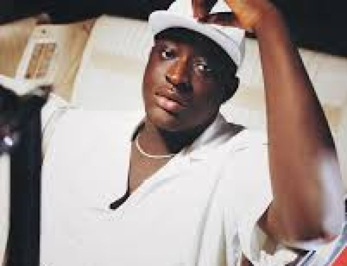 carter Efe got angry at street boys in Ikeja afte they forcefully asked him for 200k