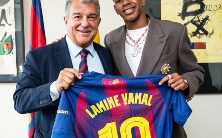 Lamine Yamal Handed Iconic No. 10 Shirt at Barcelona