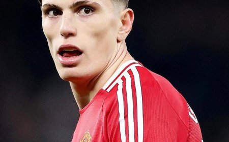 Garnacho Favors Premier League Stay Amid Uncertain Manchester United Future