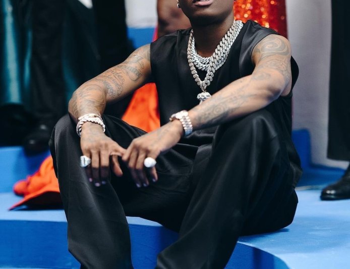 Wizkid hosts Christmas Dinner For Family & Friends