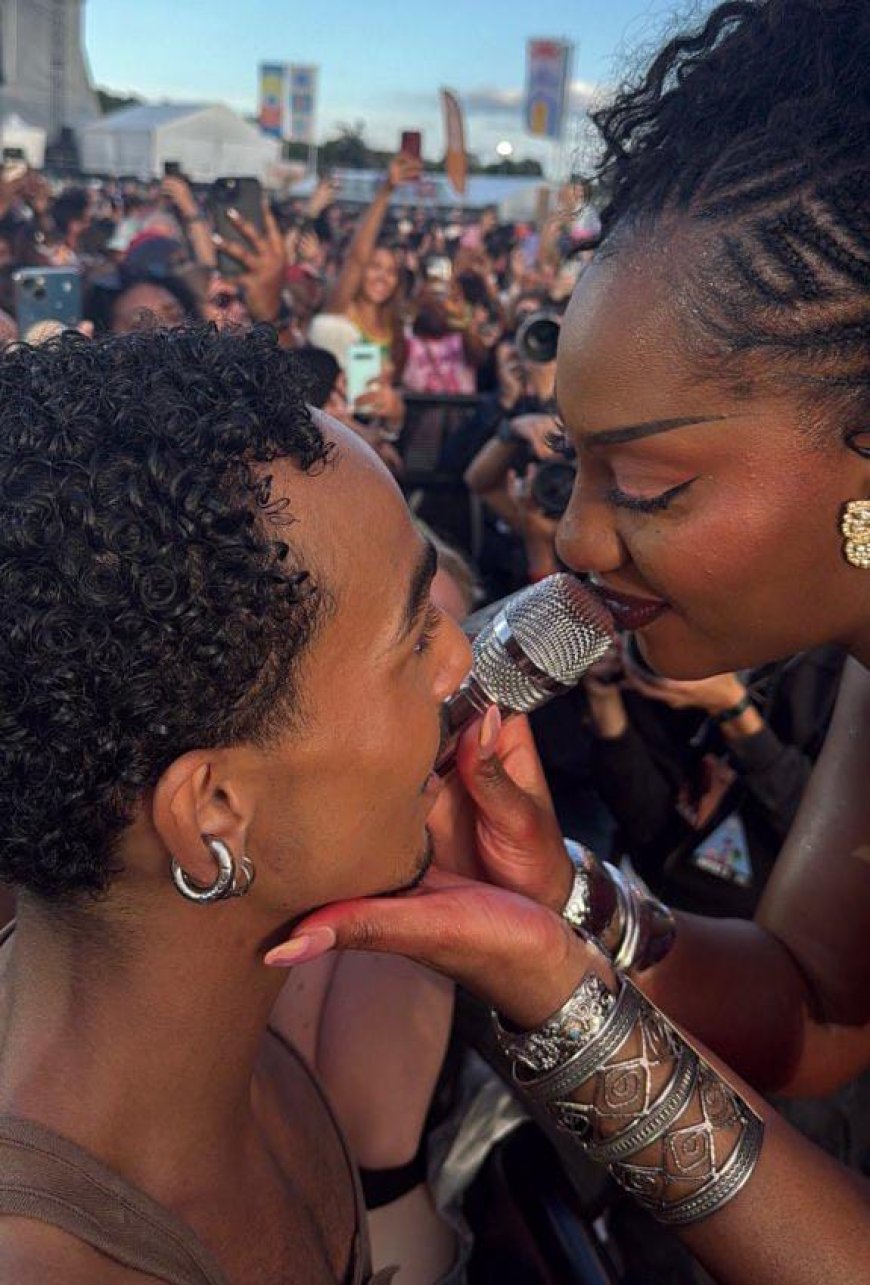 Tems kiss Fan Ke Abeg oooo