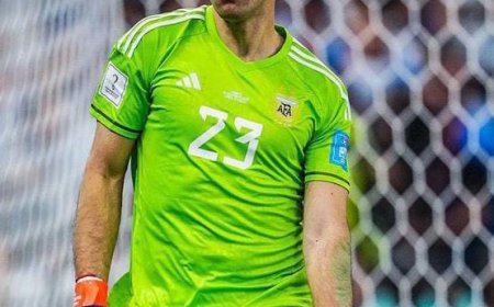 Emi Martínez Informs Aston Villa of Desire to Join Manchester United