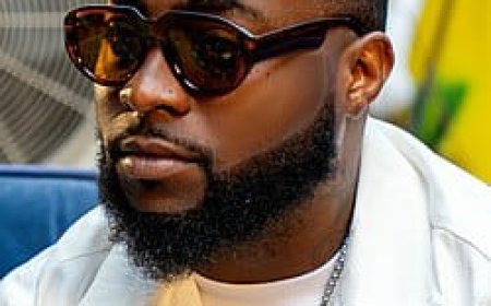 Davido about to cause problems in Lagos,Nigeria with this Fake watch buster