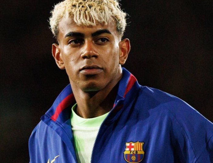 THIS PAINTING OF LAMINE YAMAL AND KYLIAN MBAPPÉ AHEAD OF EL CLÁSICO IS A WORK OF ART