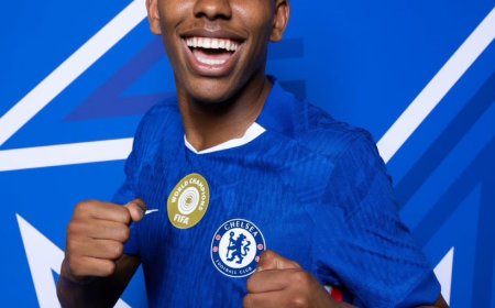 Estêvão Scores His First Official Blues Go