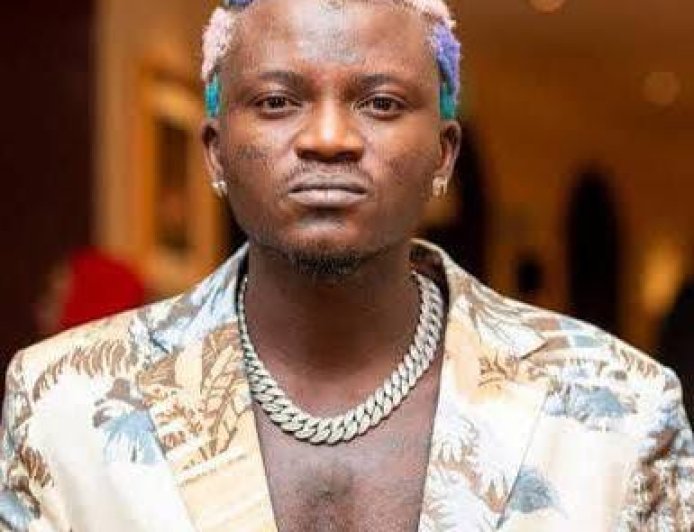 Few hours after olamide shared a video of himself playing saxophone, portable has stepped out to show the world that he is a skilled saxophonist