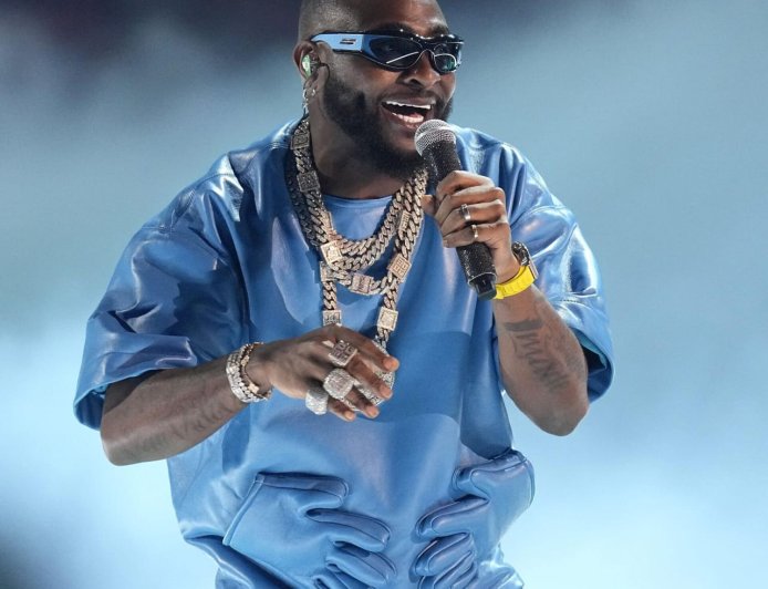 Davido told Carterefe to come gift Davrel but he resisted but Peller gifted without David asking