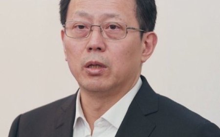 China Sentences Former Sports Minister Gou Zhongwen to Death Over Corruption China has sentenced its former Sports Minister, Gou Zhongwen, to death after he was found guilty of accepting bribes totaling 240 million yuan (about $33.4 million) and abusing his official position.