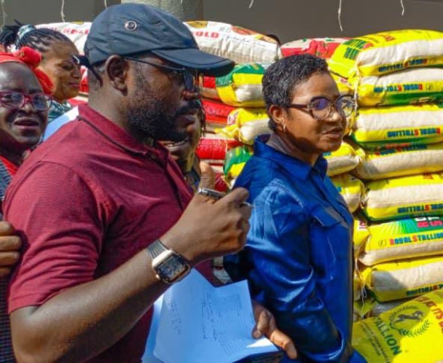 FCT NUJ Distributes Bags of Rice to Members for Christmas