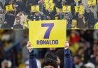 Al-Nassr fans showed their support for Cristiano Ronaldo, raising banners with his name and number in the 7th minute of their match against Al-Ittihad 7