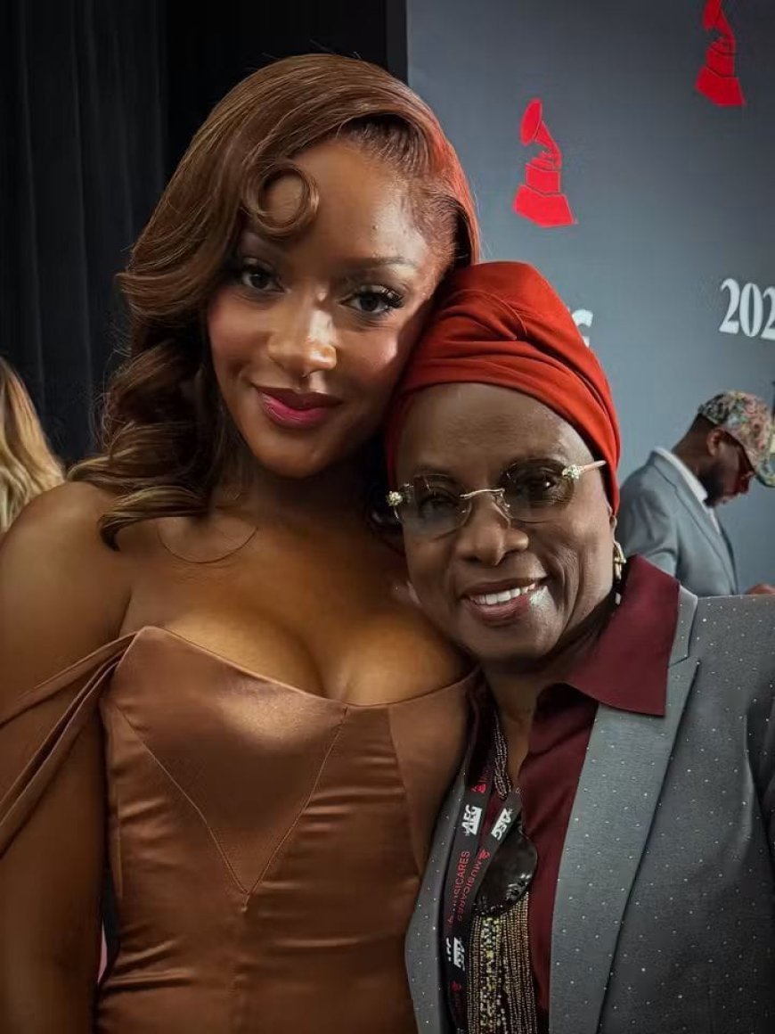 Angelique Kidjo met with Naija's finest Ayra Starr for the first time.   She admits that she has been a great and dedicated Ayra Starr fan.  She had this to say:  "At @musicares I met the one and only @ayrastarrr for the first time! I have been such a fan since “Rush”. What a beautiful soul!!! ???????? ????????" — Angelique Kidjo.