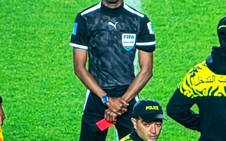 Senegalese referee Issa Sy pulled out a red card and stood in the center of the pitch immediately after the match between Tunisia’s Espérance and Egypt’s Al Ahly in the CAF Champions League.