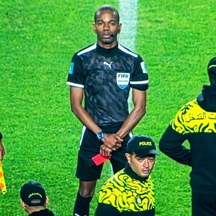 Senegalese referee Issa Sy pulled out a red card and stood in the center of the pitch immediately after the match between Tunisia’s Espérance and Egypt’s Al Ahly in the CAF Champions League.