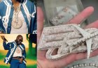 Davido dropped $1M on a custom diam0nd chain to celebrate his B0mbardier private jet