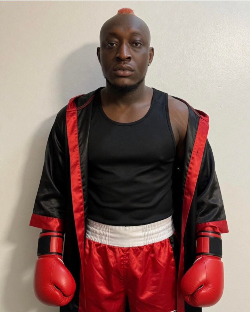 Carter Efe receives the cheque of ₦50 million from E-money for beat!ng Portable in their celebrity boxing match