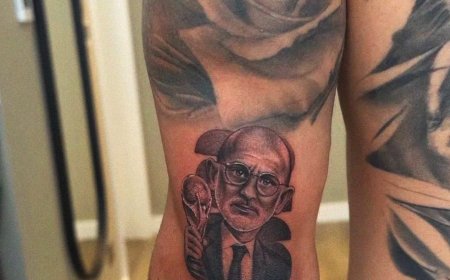 ???????? Marc Cucurella got a tattoo of Spain manager Luis de la Fuente's face.  The defender had promised to do it if Spain won the World Cup and he kept his word