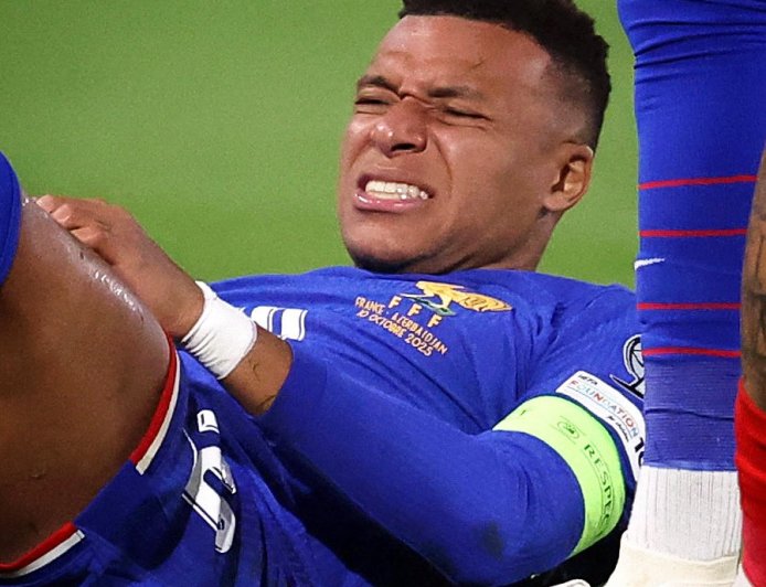 Kylian Mbappé analyzed the new World Cup ball for the semi-finals and final and he does NOT look happy.