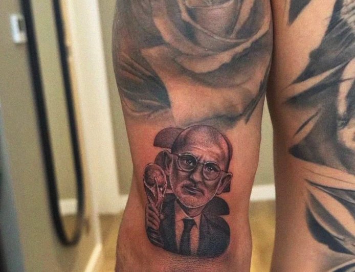???????? Marc Cucurella got a tattoo of Spain manager Luis de la Fuente's face.  The defender had promised to do it if Spain won the World Cup and he kept his word