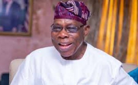 See the moment Former President Obasanjo jumped off the stage unexpectedly and charly boy and the guests at the event heart skipped