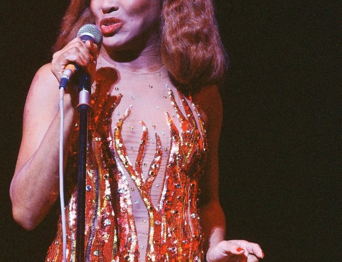 FASHION LEGEND BOB MACKIE DIES AT 87