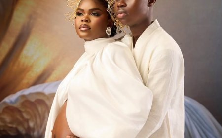 Streamers Jarvis and Peller melt hearts with stunning maternity photos
