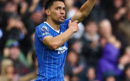 DIEGO GÓMEZ FROM WAY OUTSIDE! ????⚽  What a hit from Diego Gómez! The midfielder lets fly from serious distance with a stunning effort that grabs everyone’s attention.  Goal of the season contender, or am I getting carried awa