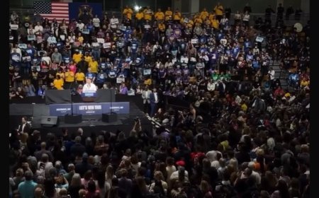 “OBAMA’S NOT ON THE EPSTEIN FILES EITHER!” — AUDIENCE MEMBER SHOUTS DURING ABDUL EL-SAYED’S SPEECH AT RALLY WITH OBAMA