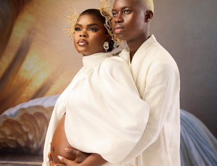 Streamers Jarvis and Peller melt hearts with stunning maternity photos