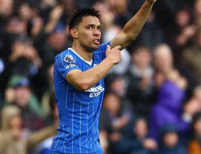 DIEGO GÓMEZ FROM WAY OUTSIDE! ????⚽  What a hit from Diego Gómez! The midfielder lets fly from serious distance with a stunning effort that grabs everyone’s attention.  Goal of the season contender, or am I getting carried awa