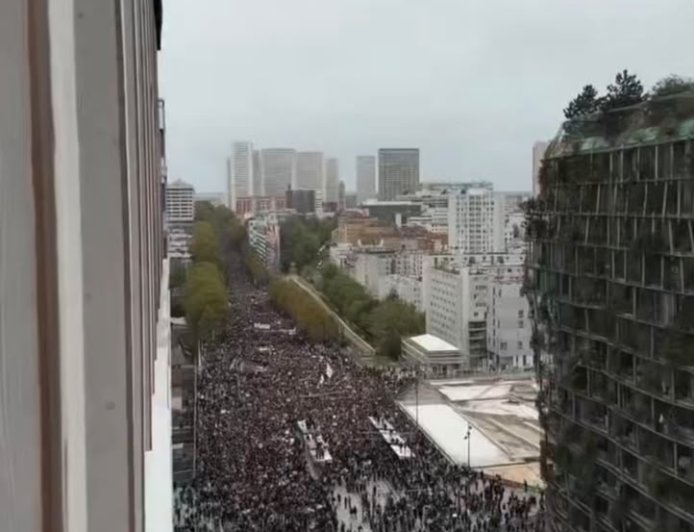 Massive Protest in Paris Draws Hundreds of Thousands, With Conflicting Crowd Estimates